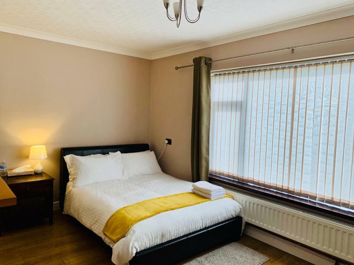 Housefield Stay Bucknall  Buitenkant foto